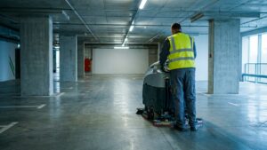 Nettoyage mécanisé d’un parking souterrain d’immeuble à l’autolaveuse — BDN Nettoyage, Val d’Oise (95)